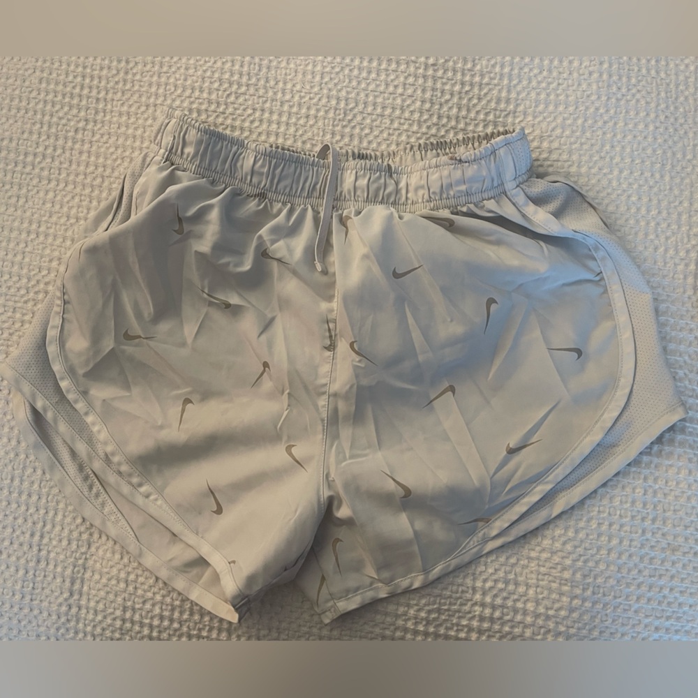 white nike athletic shorts size small